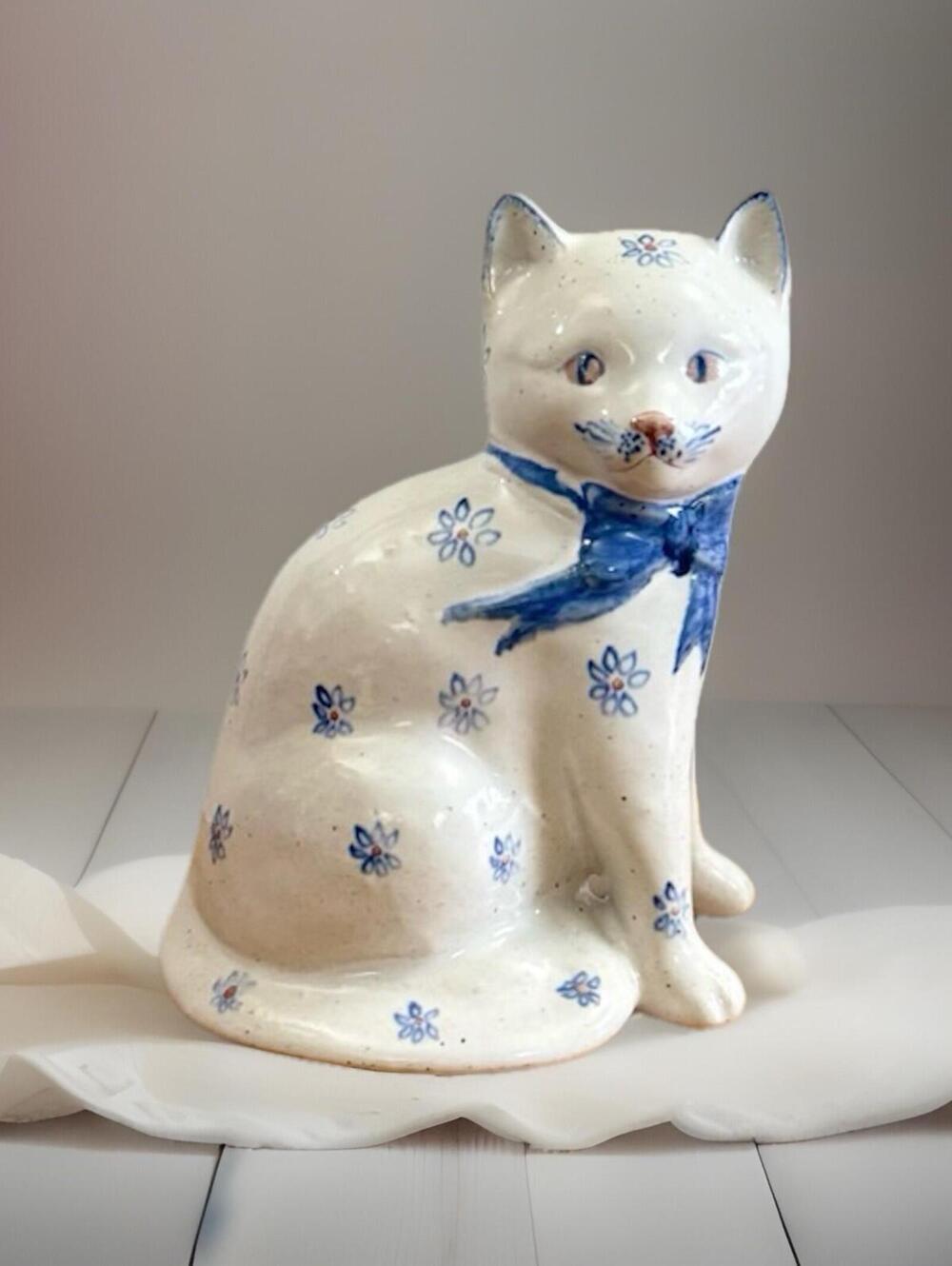 Vintage Collectible Cat Figurine Rye Hand Made England  5.75" T 1960s